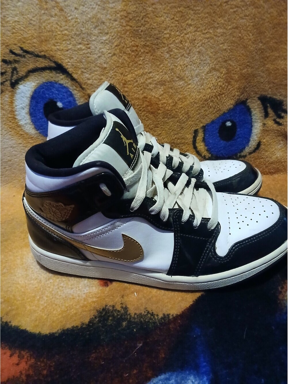 Nike Air Jordan 1 Retro High OG Black White Gold Sneakers